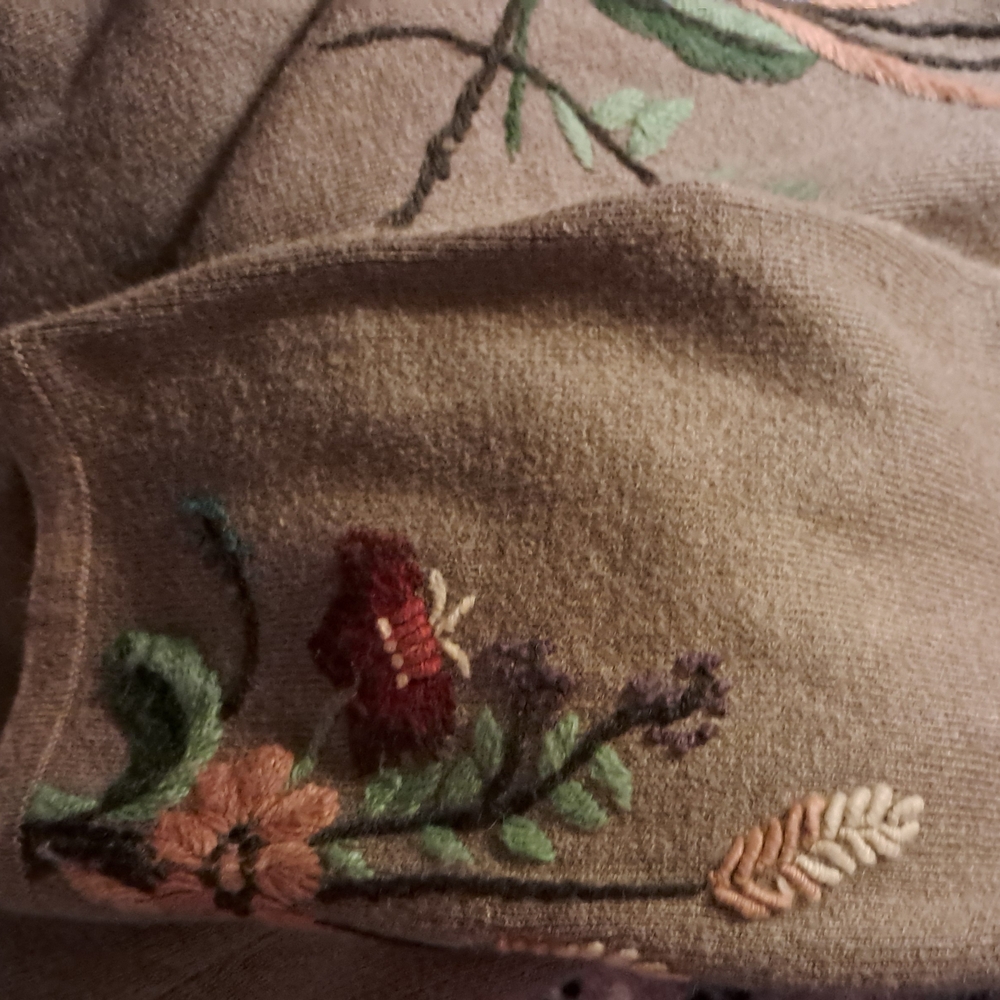 Northern Isles Embroidered Floral Women's Cardigan - Picture 3 of 5